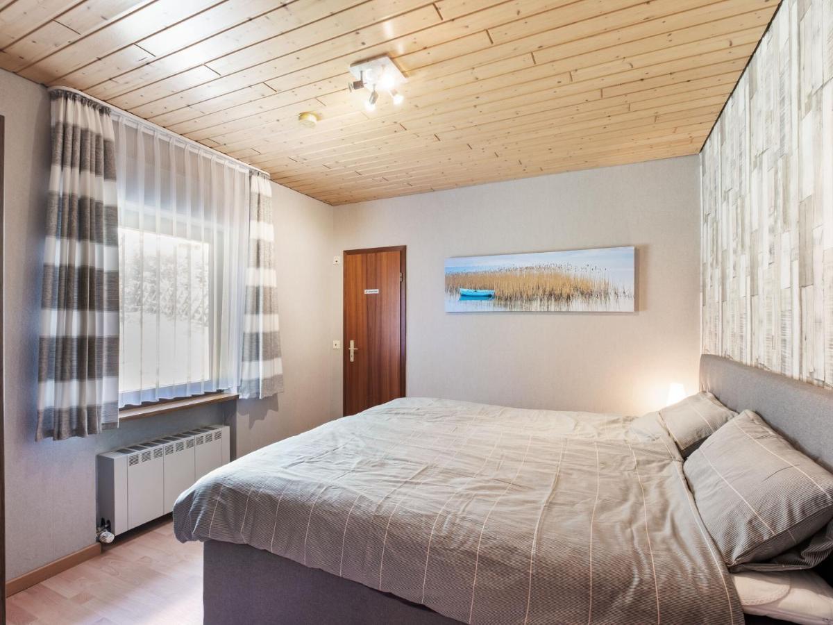 Idyllic Bungalow In Feusdorf With Forest View Номер фото