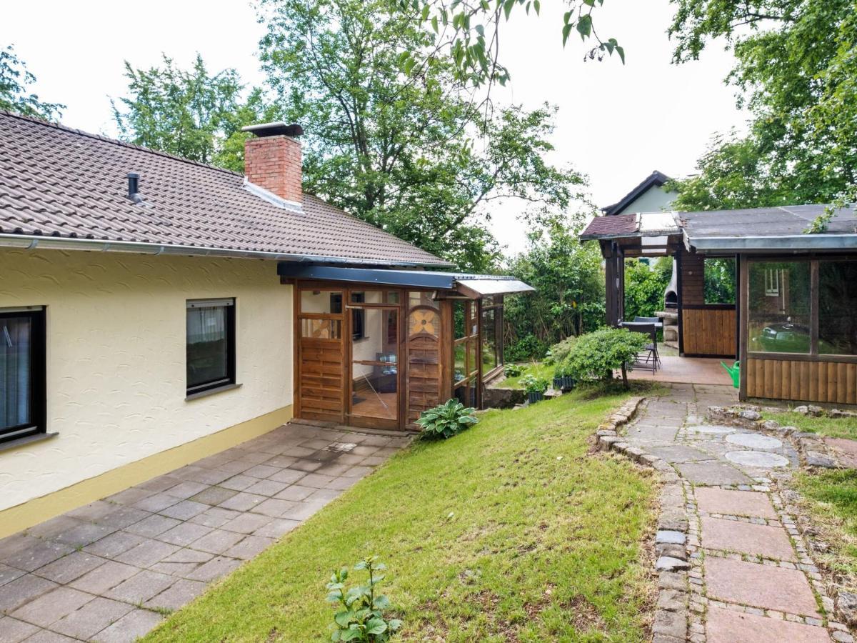 Idyllic Bungalow In Feusdorf With Forest View Номер фото