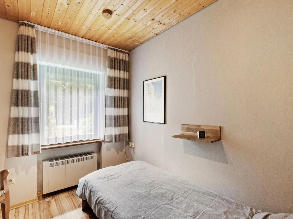 Idyllic Bungalow In Feusdorf With Forest View Номер фото
